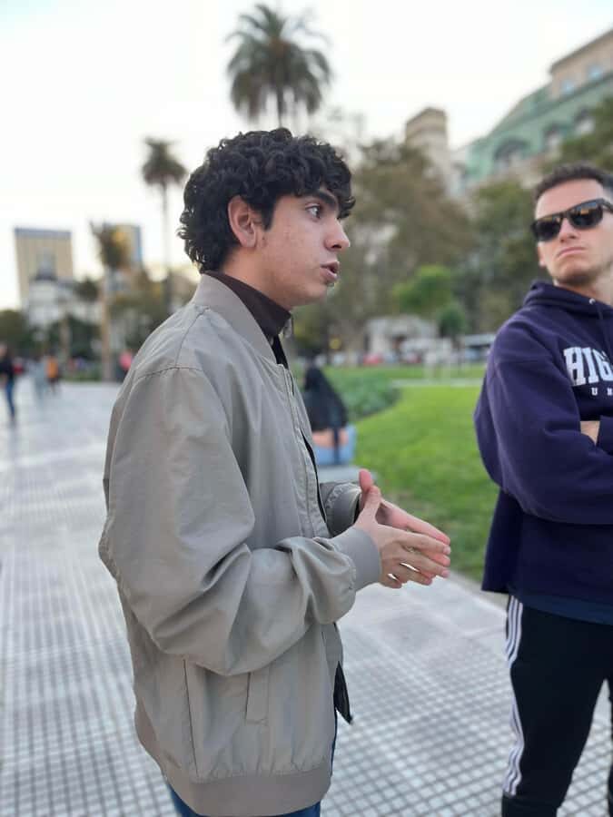 100% History and architecture of Buenos Aires - Plaza de Mayo again: a second look changes what you notice