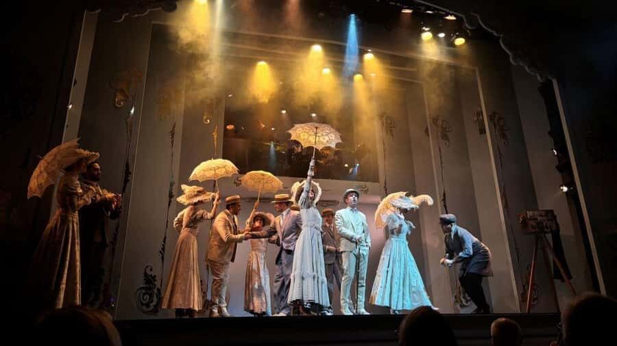 Buenos Aires: Cafe Los Angelitos Tango Show, Optional Dinner - The tango show: a mix of classic drama and modern moves