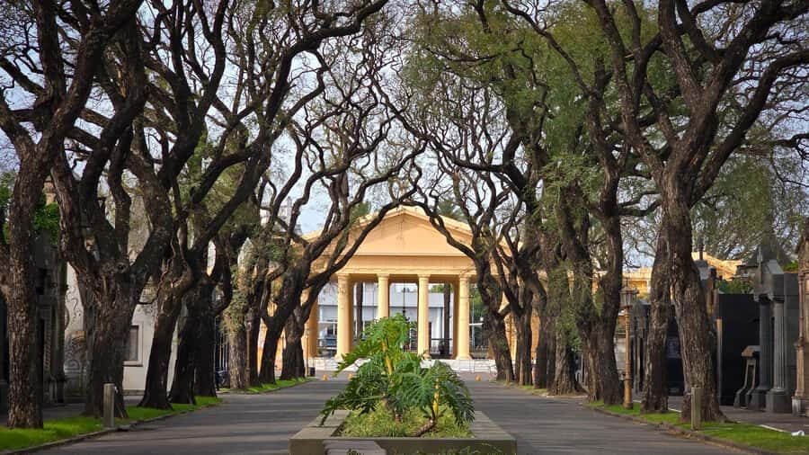 Buenos Aires: Chacarita, The Largest Cemetery In Argentina - Gustavo Cerati and Gilda: two stops that show how fandom works