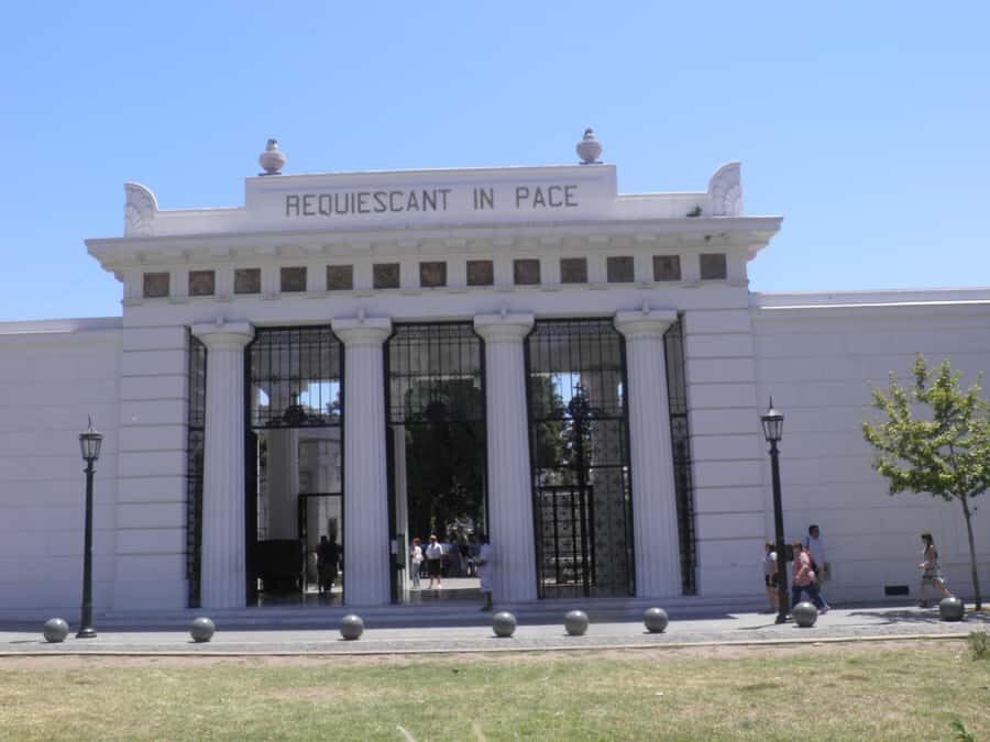 Buenos Aires: City Highlights Guided Tour with Transfer - Retiro and Recoleta: Finishing With a Different Kind of Buenos Aires