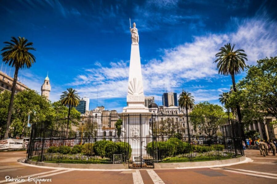 Buenos Aires: City Tour Porteno with Wine Tasting - San Telmo’s Mafalda Monument and the Build Toward La Boca