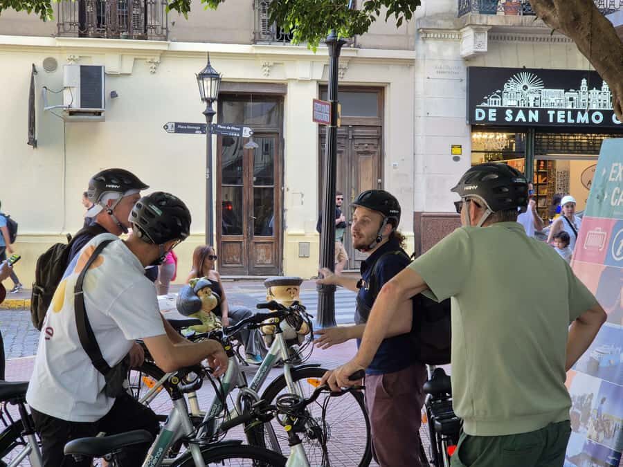 Buenos Aires: E-Bike Tour in the South Circuit of Buenos Aires - Spotlight stops: Plaza de Mayo, La Bombonera, and Caminito
