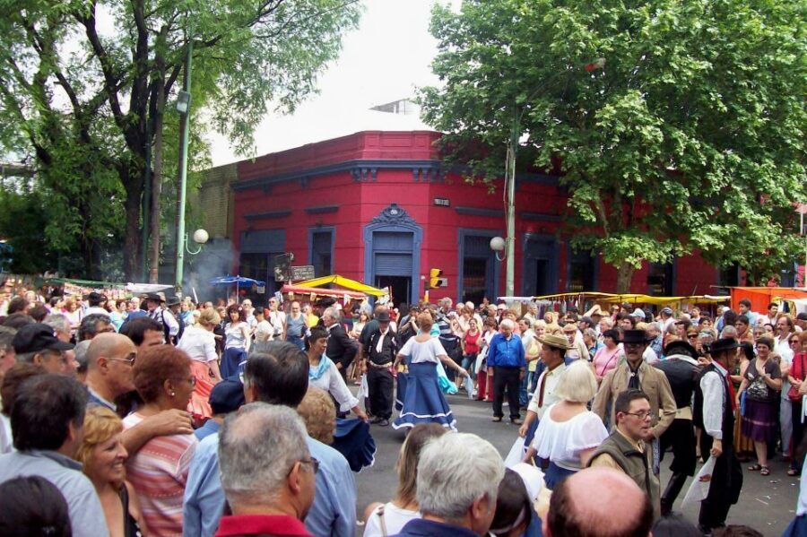 Buenos Aires Fairs: San Telmo & Mataderos Cultural Tour - Folk music and local games: the payoff beyond the stalls