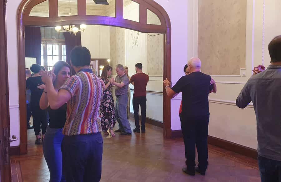 Buenos Aires: Group tango class with mate and snacks - Who this tango class suits best