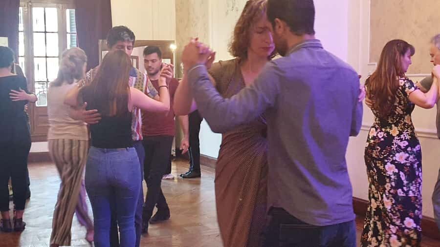 Buenos Aires: Group tango class with mate and snacks - Your first hour: learning tango basics the fun way