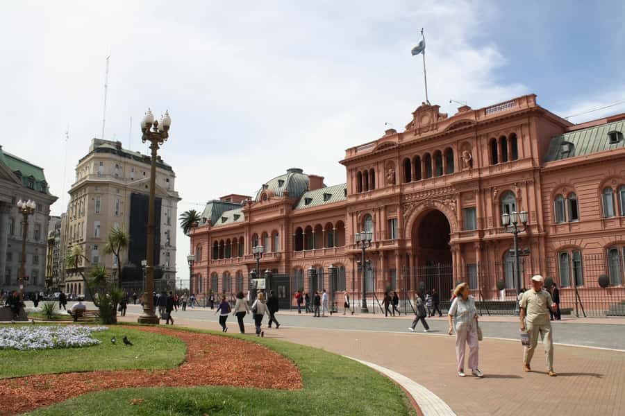 Buenos Aires: Half-Day City Tour and Boat Ride - Plaza de Mayo: where you see how Buenos Aires concentrates power