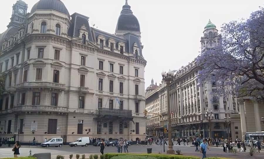 Buenos Aires : Highlights Walking Tour With A Guide - Plaza de Mayo and Avenida de Mayo: the city’s big political spine