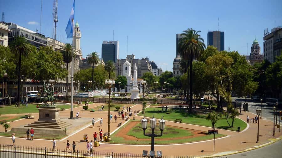 Buenos Aires: Historic District Private Guided Walking Tour - Casa Rosada and the politics you can see
