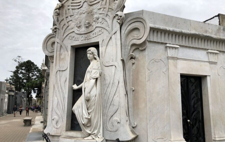 Buenos Aires: La Recoleta Cemetery Guided Tour in English - The mausoleums: how the “art” becomes Argentina history