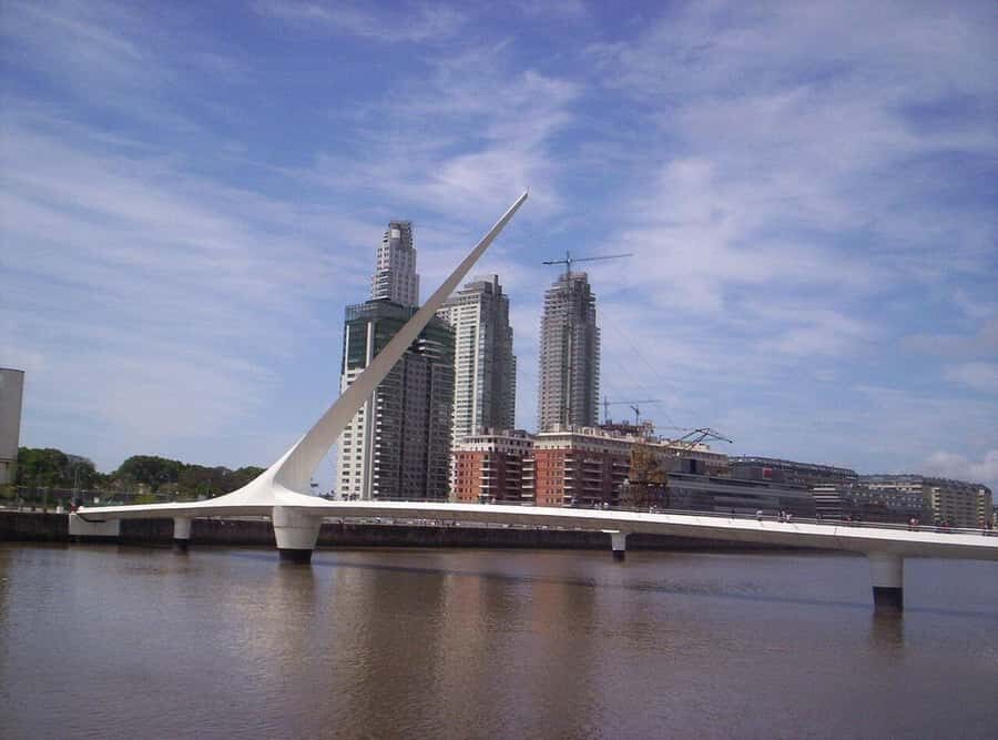 Buenos Aires: Panoramic Bus Tour - La Boca: Caminito, the tenements, and why the colors matter