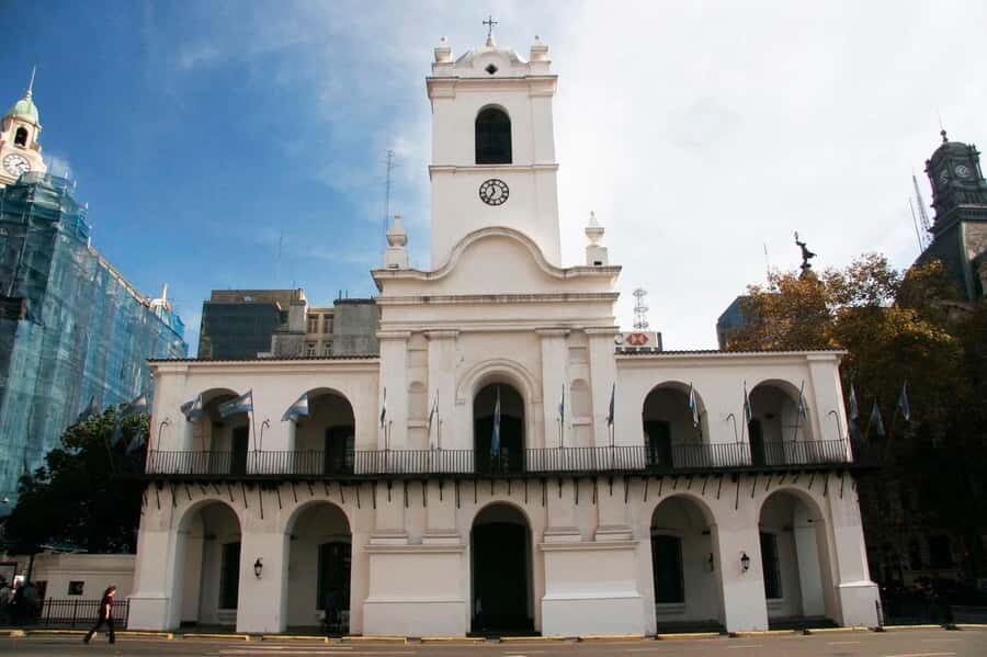 Buenos Aires: Panoramic Bus Tour - Recoleta: elegant streets, famous cemetery, and postcard-style landmarks