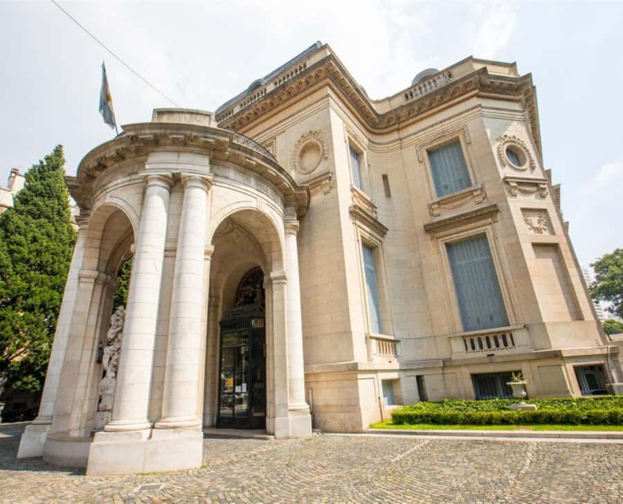 Buenos Aires Premium City Tour - Avenida Alvear and the classic-palace contrast