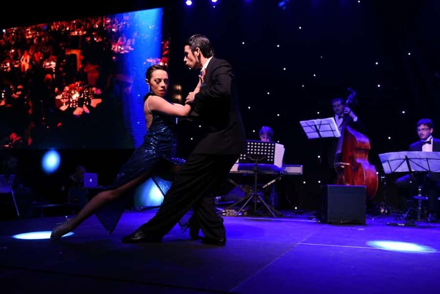 Buenos Aires: Tango Show at El Viejo Almacen - The timing truth: pickups can drift and the night may run long