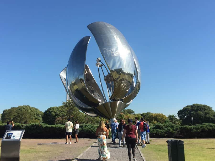 Buenos Aires:Small Group Tour AM & Sunset Open Bar Cruise PM - Floralis Generica and France Square: photos first, then Recoleta Cementery vibes