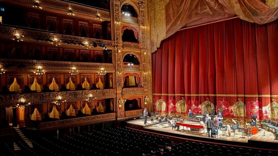 Experience Teatro Colon : Secure your Tour today!!! - Who this tour suits best