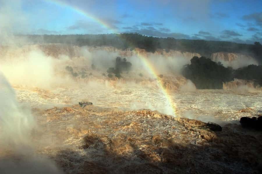 Foz do Iguaçu: Brazil/Argentina Sides Iguazu Falls Day Tour - Why Iguazu Needs Two Countries in One Day