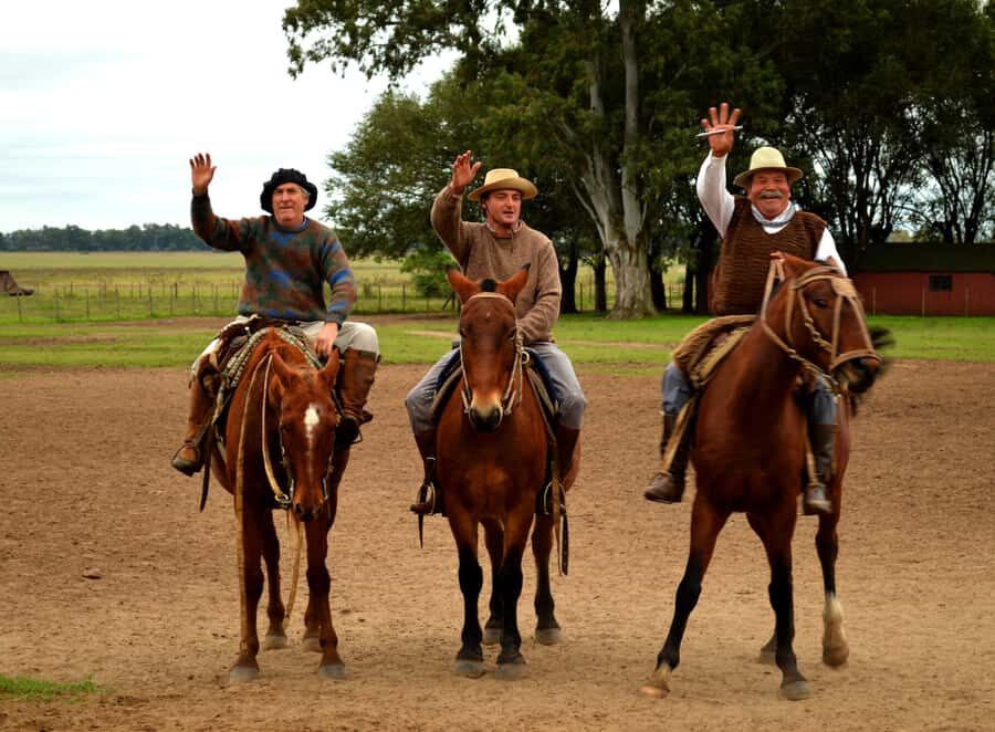 Full-Day at Santa Susana Ranch with BBQ, Drinks and Show - Chapel, grounds, and museum tour before the barbecue