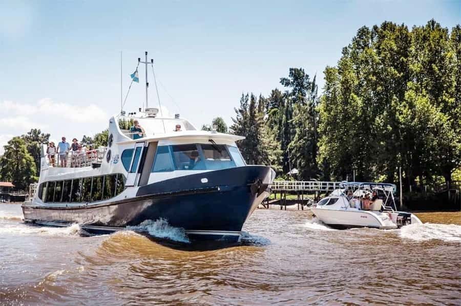 Full Day City Tour Buenos Aires, Recoleta Cemetery and Tigre - San Telmo and Defensa street: tango streets without the pressure