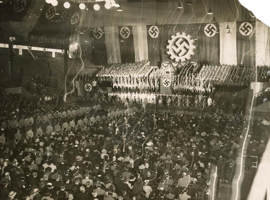 Nazis in Buenos Aires: a historical walking tour - Price, pacing, and what to bring to get the most