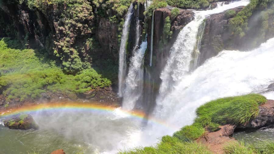 Puerto Iguazu: Argentine Falls & Great Adventure Boat - What the guides add (and why the group logistics matter)