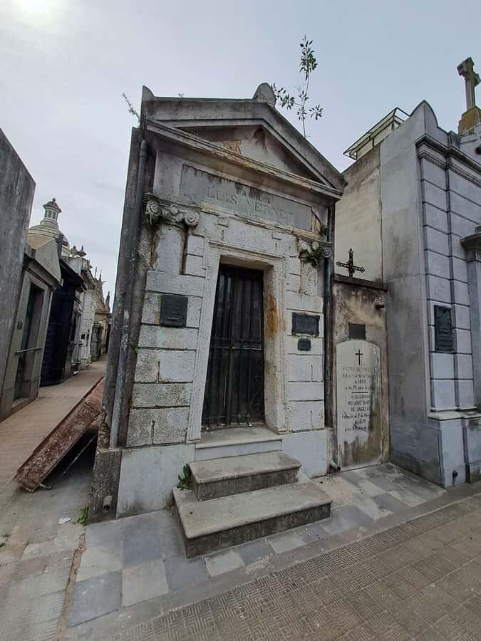 Recoleta & Cemetery for curious people - A quick break at Carrefour Express before the institutions