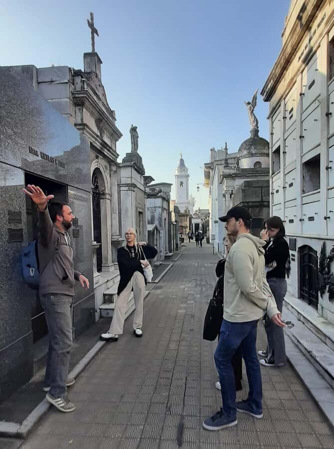 Recoleta Cemetery - Small Group Tour of History & Secrets - Meeting up outside the cemetery (and not wasting time)