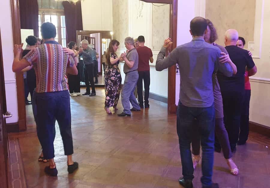 Tango Lesson in Buenos Aires with professional dancers - A simple way to get the most out of your 1 hour