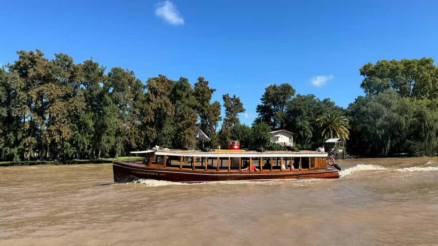 Unique Tigre and Delta Private Day Cruise Navegation - Docking in Tigre: port time, then the Puerto de Frutos market