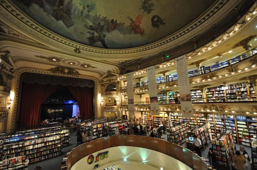 Walking Tour: Buenos Aires bookstores - Meeting at Pirámide de Mayo and what the 2 hours feels like